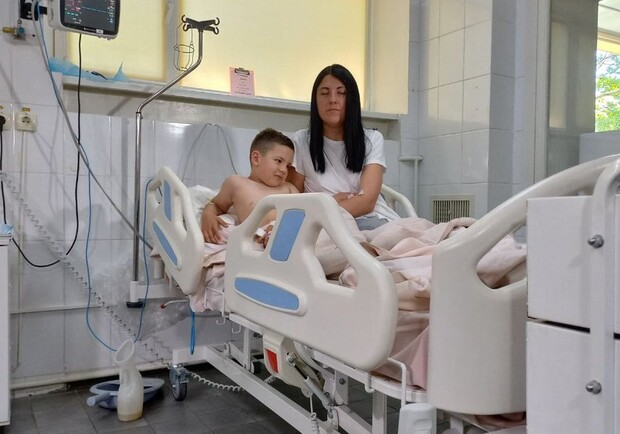 Наймолодший серед поранених: 6-річний хлопчик розповів про удар по передмістю Дніпра - 