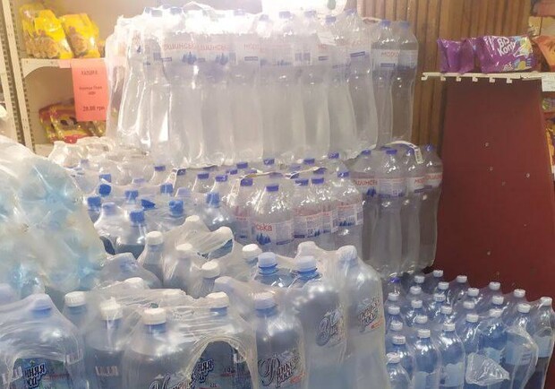 В ОВА прокоментували фото, де у Кривому Розі воду "продавали" по 238 гривень за сулію 