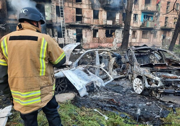 Ракетний удар по Кривому Рогу: із палаючого будинку врятували 12 людей - 