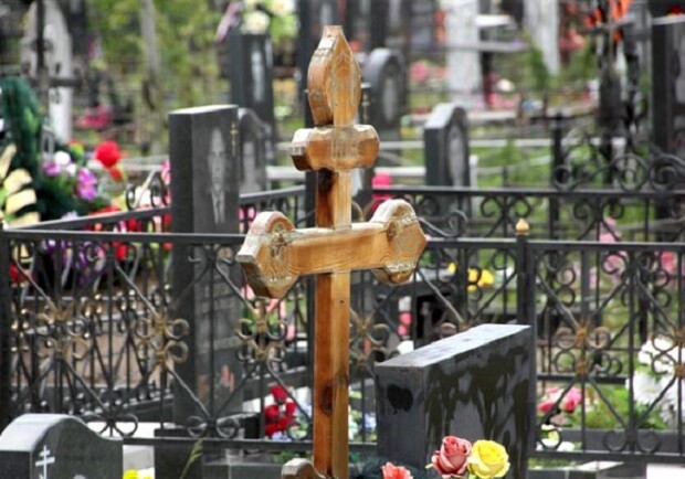 Под Днепром подростки устроили дебош на кладбище – 