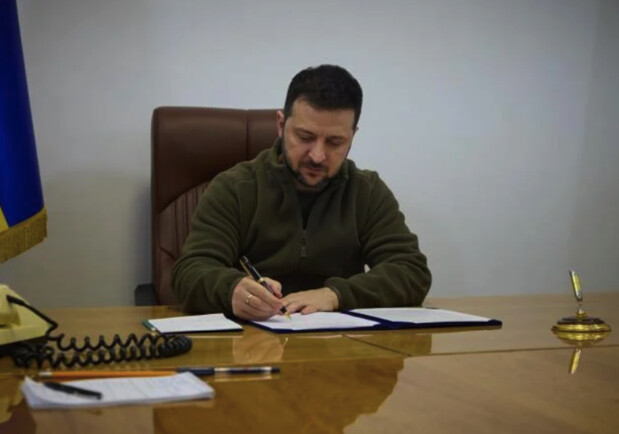 Зеленський підписав закон про доплати та відпустки для військовослужбовців -