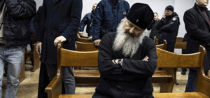 Наместника Лавры взяли в Киеве под стражу 