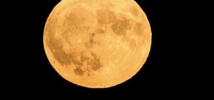 Одесситы наблюдали эффектное суперлуние (фото)