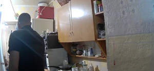 В Одессе мужчина взял в заложницу мать и угрожал ей отверткой