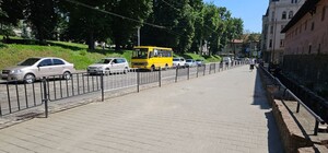 У Львові демонтують вуличне огородження