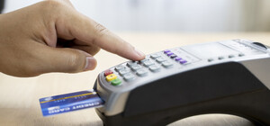 В Україні з 1 жовтня відновлюють штрафи за торгівлю без касових апаратів