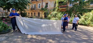 Из-за ночной атаки в Одессе разбиты 1481 окна: где получить пленку