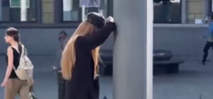 В центре Днепра девушка по 8 часов в день 