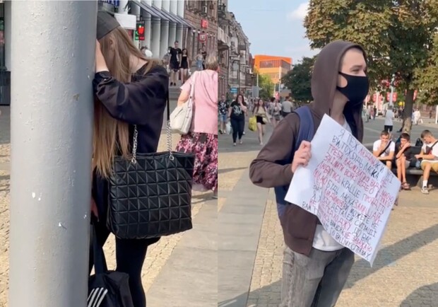 У девушки, подпирающей столб в центре Днепра, появился "адвокат" - 