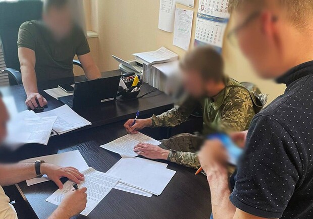 В Дніпропетровській області командир підрозділу здав у ломбард квадрокоптери і радіостанції - 