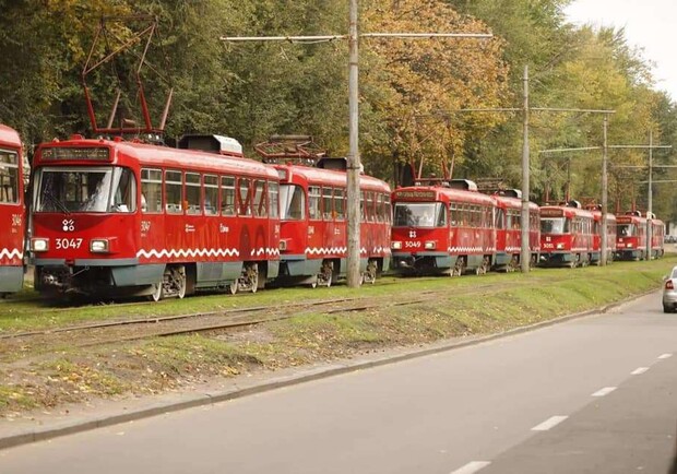 У Дніпрі жінка перебігала дорогу і втрапила під трамвай - 