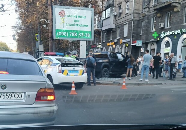 В Днепре на перекрестке произошло серьезное ДТП - 