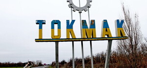 У Токмаку окупанти евакуювали родини, закрили магазини та ринок: що відомо