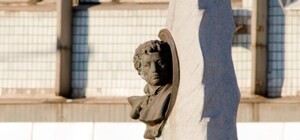 В Запорожье демонтируют остатки памятника Пушкину