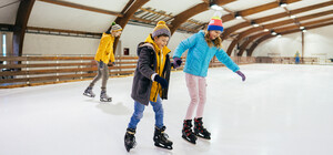 У Запоріжжі відкрилася ковзанка: які ціни у 2023 році