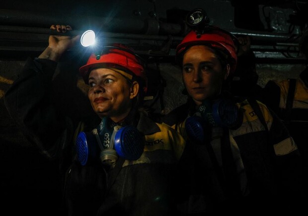 У Дніпропетровській області жінки працюють замість чоловіків на шахтах - 