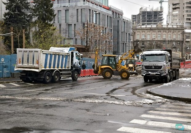 У Дніпрі відновлюють автомобільний рух на Яворницького: що відомо 