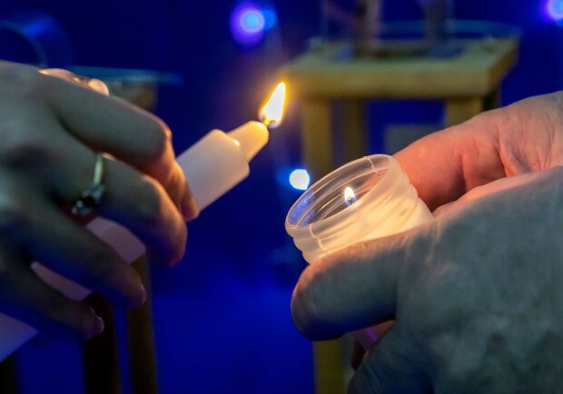 "Укрзализныця" доставит Вифлеемский огонь миру до 24 вокзалов Украины 