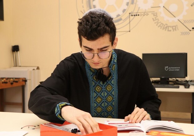 В Днепре 18-летний изобретатель стал лауреатом премии Кабинета Министров Украины - 
