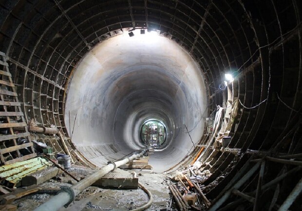 На глубину 38 метров: неизвестные спустились в шахту недостроенного метро в Днепре (ВИДЕО) 
