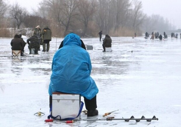 В Днепре рыбаки вышли на лед: предупреждение спасателей фото: nashemisto.dp.ua