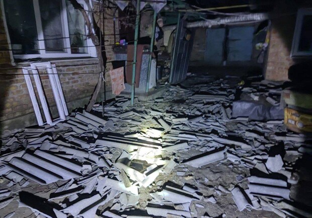 Без света 11 тысяч домов: враг обстрелял Марганецкую общину 