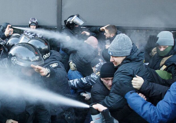 Разрешение на спецсредства для разгона митингов в Украине: миф или реальность - 