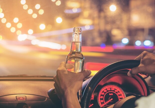 Водитель в состоянии алкогольного или иного опьянения: в полиции напомнили о размерах штрафов фото: vsude.com.ua