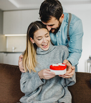 10 вариантов подарков на 8 марта, которые можно купить в последний момент