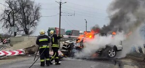 Снес бетонную конструкцию и ранил правоохранителя: в Днепропетровской области произошло ДТП