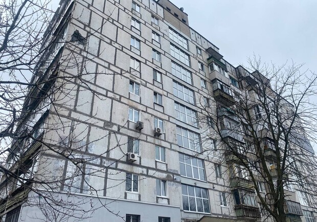 Выбиты окна, разрушены кровли и стена: последствия утренней атаки по Днепру фото: dp.vgorode.ua