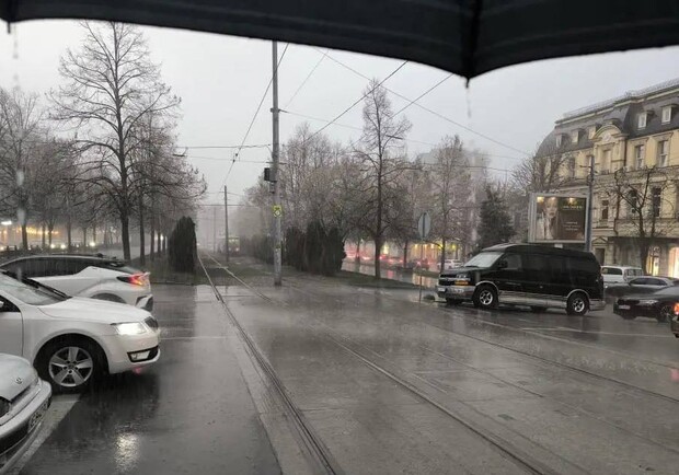 Негода накрила Дніпро: що зараз відбувається у місті 