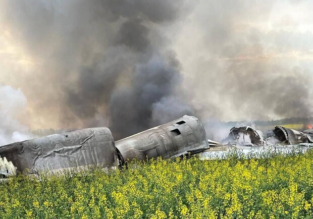 У ГУР підтвердили, що українські сили ППО збили російський бомбардувальник Ту-22МЗ - фото з соцмереж