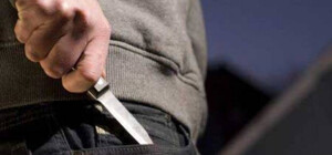 В Днепропетровской области мужчина напал на сотрудника ТЦК с ножом