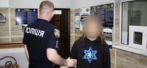 В Одессе задержали женщину, совершившую надругательство над флажками погибших Героев