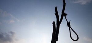 В одесском парке нашли повешенного мужчину в камуфляжной одежде 