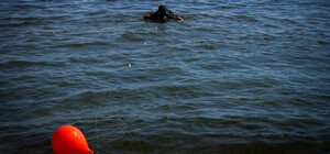 В Одессе 20-летнюю полицейскую из Ровно смыло волной в море: девушку ищут спасатели