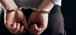 Одягнув перуку та вистрибнув з вікна третього поверху: у Дніпрі затримали злочинця