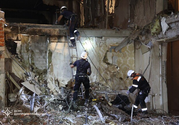 Ракетный удар по Днепру вечером 28 июня: спасатели обнаружили тело человека - 