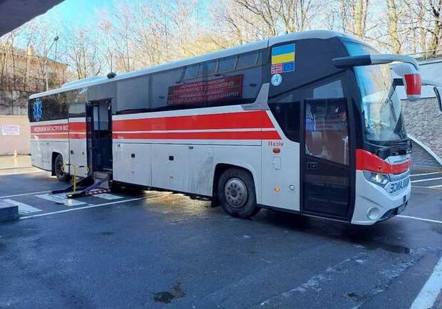 У Дніпропетровській області автобус швидкої допомоги потрапив у ДТП - 