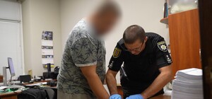 В Одесской области военнослужащие торговали гуманитарными авто