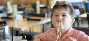 В Запорожье стартовало школьное питание в виде кейтеринга