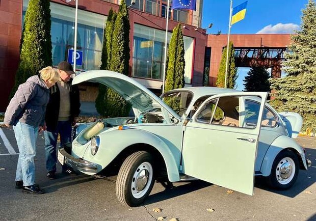 Житель Днепра сделал из 54-летнего Volkswagen Beetle музейный экспонат (ФОТО) 