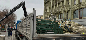 В Одесі вже встановлюють ялинку: якою вона буде цього року