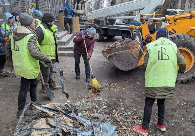 У Кам'янському завершують ремонт пошкоджень після нічної атаки 