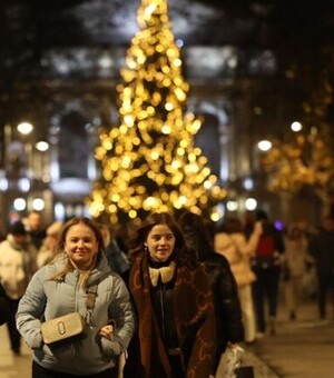 Якими були головні ялинки Львова у різні роки: фото і відео