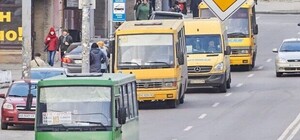 В Днепре парень залез под сиденье в маршрутке и испугал пассажиров