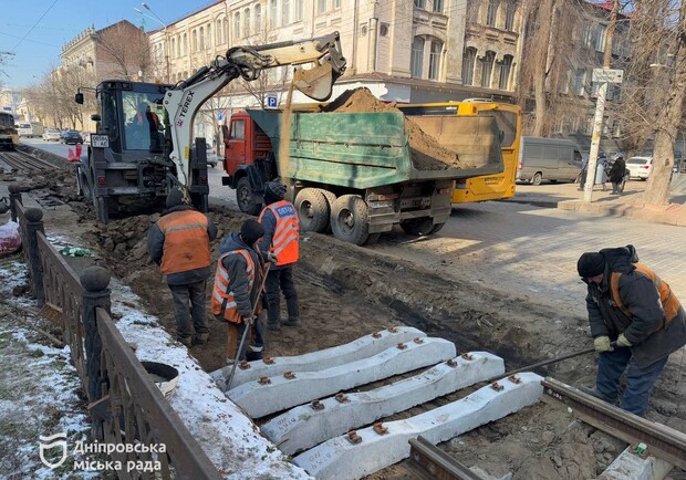 У Дніпрі стартував ремонт трамвайного переїзду в межах оновлення маршруту № 1 