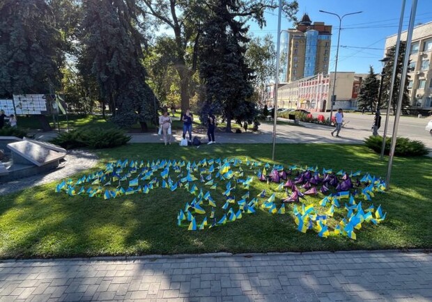 В Павлограде женщина повредила стелу на Аллее Славы: что ей угрожает - 