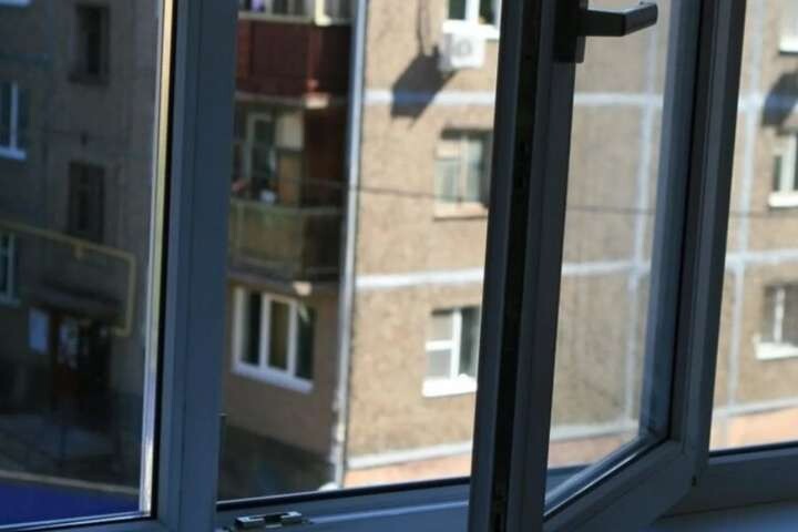 У Дніпропетровській області чоловік задушив дружину та вистрибнув з вікна - 